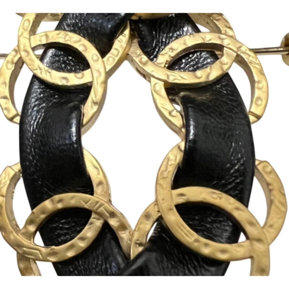CHANEL Gold and Black Leather Braided Leather CC Brooch Autumn 2023 (CCXX012) - Picture 3 of 7